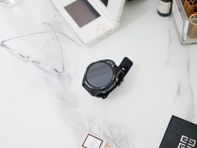 双摄像头可拍照，64GB+触摸屏的手表你见过吗？Jeep黑骑士评测