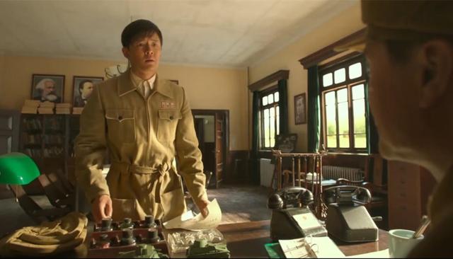 《战火熔炉》的删减片段，赵和被调往连队当翻译，向雨三湾发牢骚