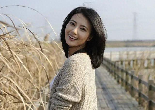 5位意想不到的“后天美女”，表情内敛又理性，美得没有痕迹