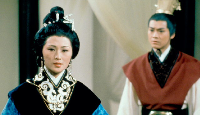 苗金凤是香港电视圈第一贵妇，前夫大她整整20岁，腰围只有66厘米