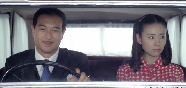 这次轮到董洁翻车?新剧与张嘉益激吻戏一出,观众直接被“创”飞