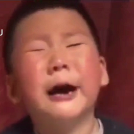 青岛一男孩打疫苗…全程崩溃式求情！针头扎下去的一刻：我要去世了，再见了妈妈