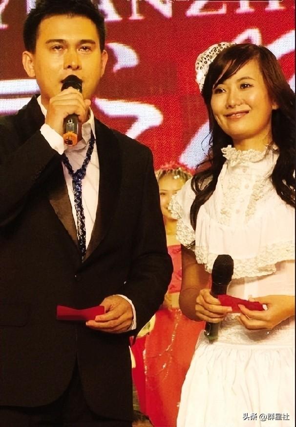 湖南主播魏哲浩:妻子是大美女,相恋11年领证,结婚13年育有两女