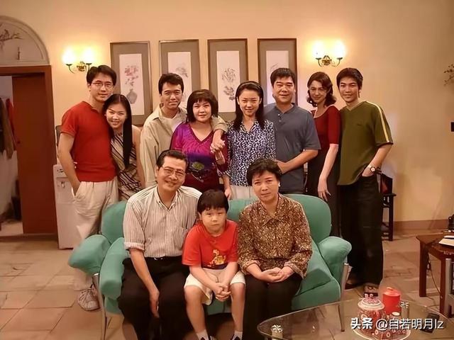 51岁康祈耀的悲剧人生：仕途不顺难升职，两任老婆远走不在身边