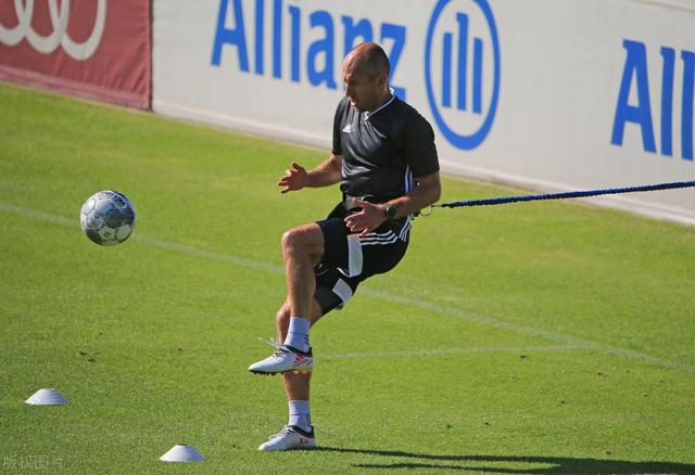 小飞侠复出？惊现拜仁训练场，罗本：非常渴望再次穿上球鞋