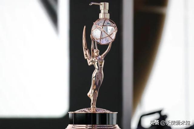 72届艾美奖：24岁赞达亚成最年轻视后，《富家穷路》大满贯