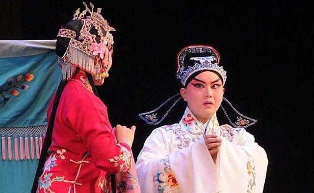 《花魁杜十娘》：浅析杜十娘爱情悲剧中的性格问题、背景问题