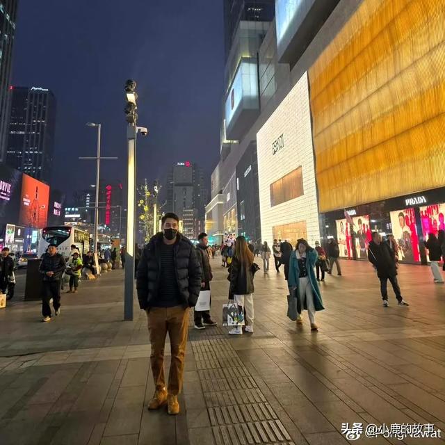 泰国男星Pong成都旅行，高大帅气像男模，游三星堆和峨眉山