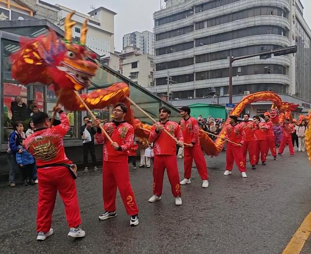 正月十五张家界全民狂欢,国际友人也来“闹”元宵