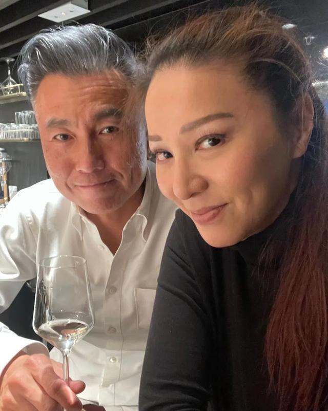 TVB花旦滕丽名获同剧演员提前庆生，与富商老公结婚12年不生育