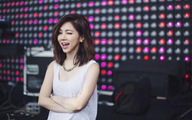 富婆邓紫棋：16岁出道25岁登福布斯，不到30岁豪宅好几套