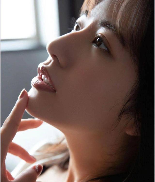 “新晋亚洲cosplay女神”，日系甜妹的蜜桃身材太魅惑了！