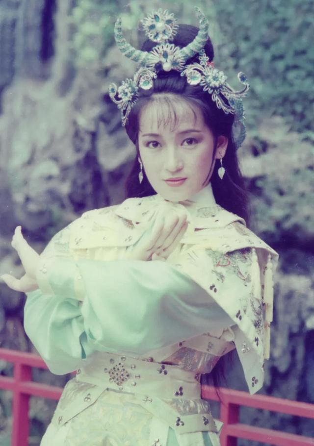 女星龚慈恩:情断黄日华,两任丈夫“背叛”她,60岁坚强优雅