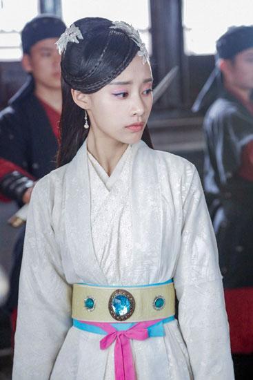 袁百梓卉《大侠日天》白衣清新 展现多面魅力