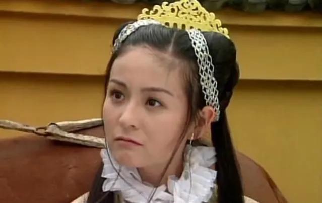 《凤在江湖》播出19年，男主因故退圈，两位女主生活美满