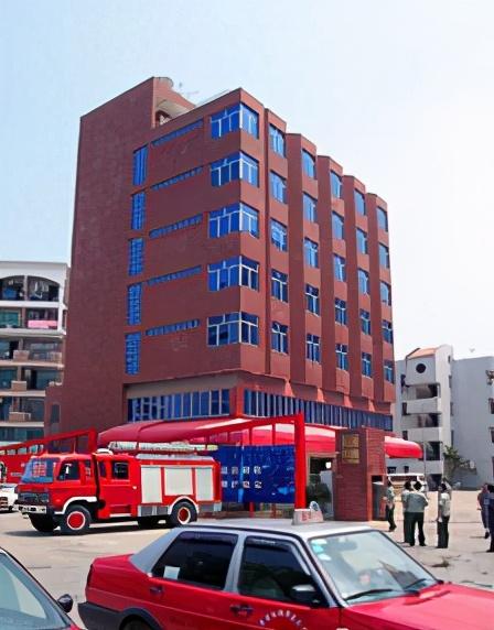 “玉女皇后”杨钰莹的迷乱情史，深陷红楼丑闻，一次恋爱影响一生