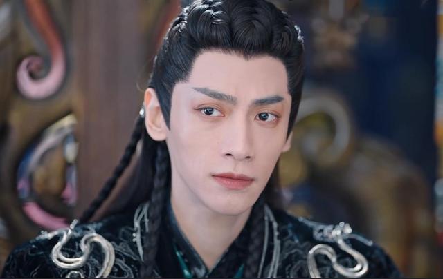 《长月烬明》叶冰裳真面目曝光，澹台烬为何舍苏苏救她？原因有三