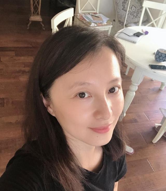 25岁被琼瑶捧红，为245万“出卖身体”，恋爱7天和丑男闪婚