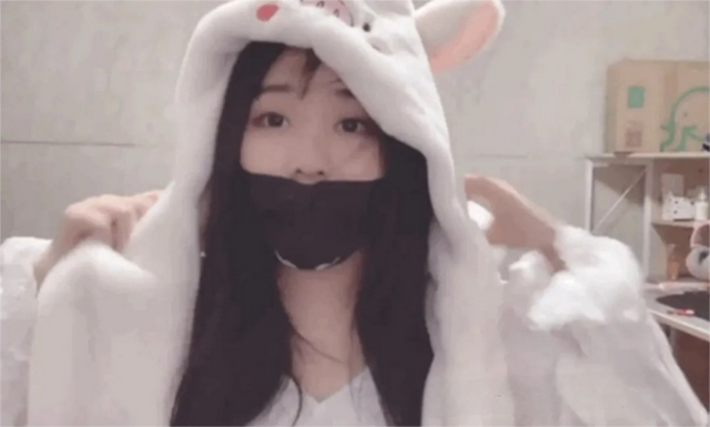 “一条小团团”：从巅峰主播到安静回归，她的选择引发热议