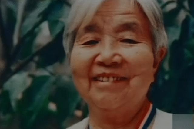 她是身价千万的女强人,无儿无女,晚年资产被保姆转移,落魄无助