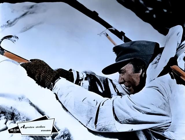 二战经典电影《血染雪山堡》：盟军七人深入虎穴，剧情一波三折