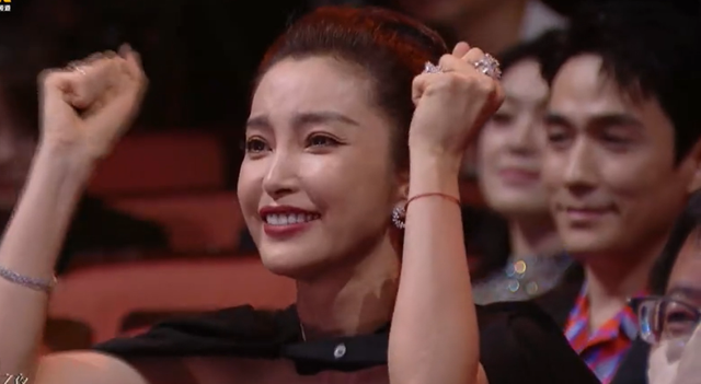 电影之夜内场座位暴露咖位!刘亦菲前排被嘲,朱一龙李易峰退后方