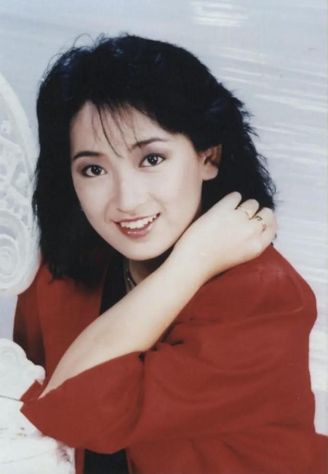 女星龚慈恩:情断黄日华,两任丈夫“背叛”她,60岁坚强优雅