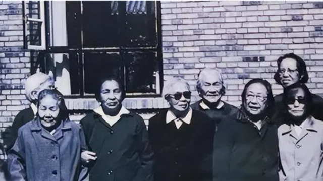 96年李鹏探望帅孟奇，听旁人介绍总理来了，忙纠正：是李鹏，李鹏