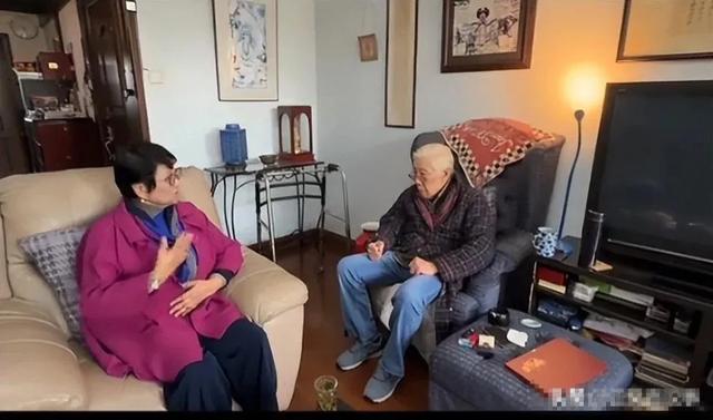 焦晃现状曝光，行动不便靠助行器行走，与小30岁妻子住无电梯顶层