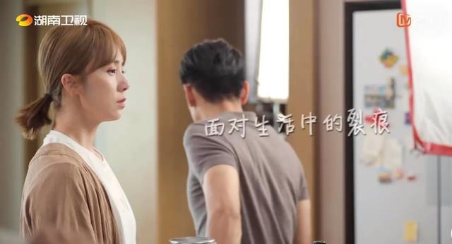 44岁孙莉新戏杀青照曝光，眼睛哭红，意外撞脸老公学生海清