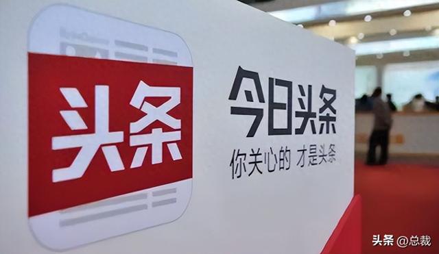 1965年,李鹏总理和儿子李小鹏、李小勇在北京,拍下的罕见合影