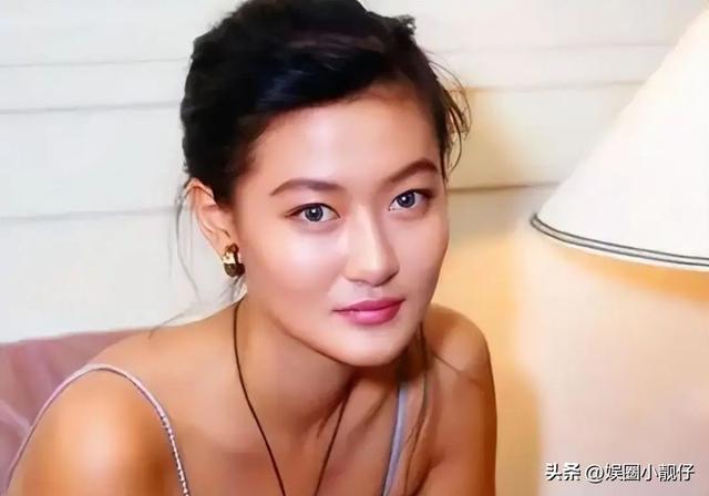 星女郎被母亲逼迫，一年拍10部“风月片”，为情疯癫29岁弃子跳楼