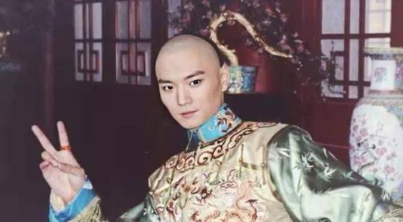 《凤在江湖》播出19年，男主因故退圈，两位女主生活美满