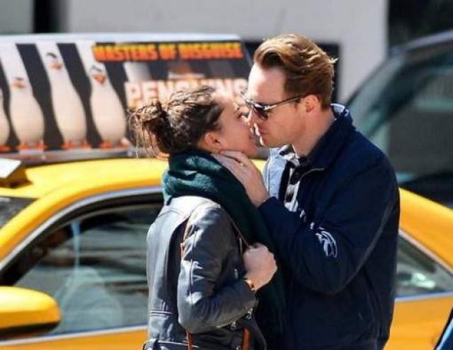 外媒曝“法鲨”“坎妹”下月大婚！相识三年修成正果