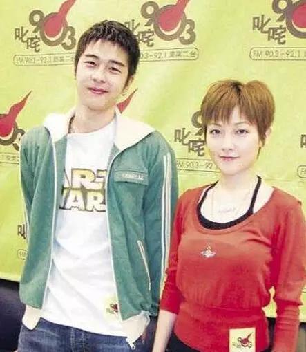 歌手秀恩爱，切忌唱情歌