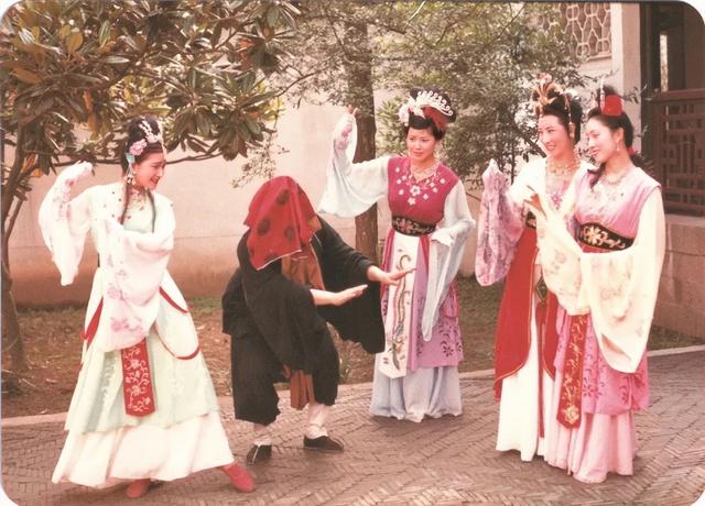 《西游记》最愉快的一场戏，演员全程笑场，杨洁却说：好，就这样