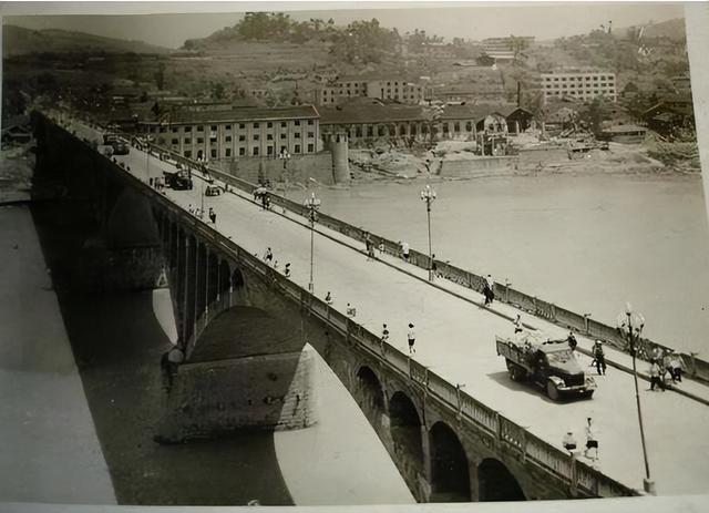 她是身价千万的女强人,无儿无女,晚年资产被保姆转移,落魄无助