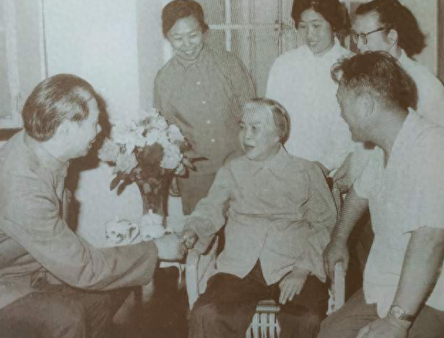 1978年，王美英受命照顾贺子珍，出发前被告知：必须遵守3条规定