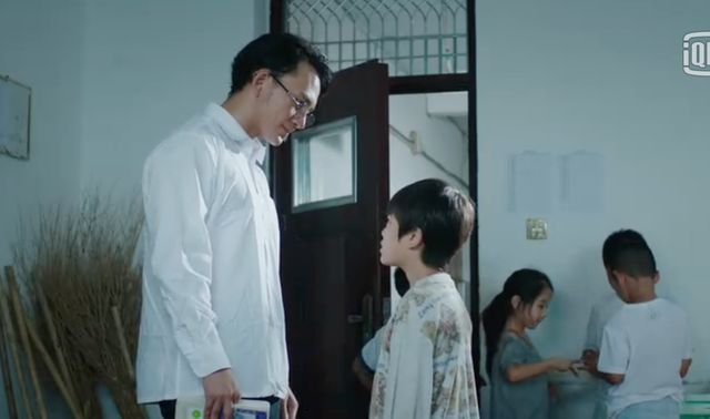 《唤爱》：妈妈去世，爸爸瘫痪，5岁的他捡破烂改变了自己的人生