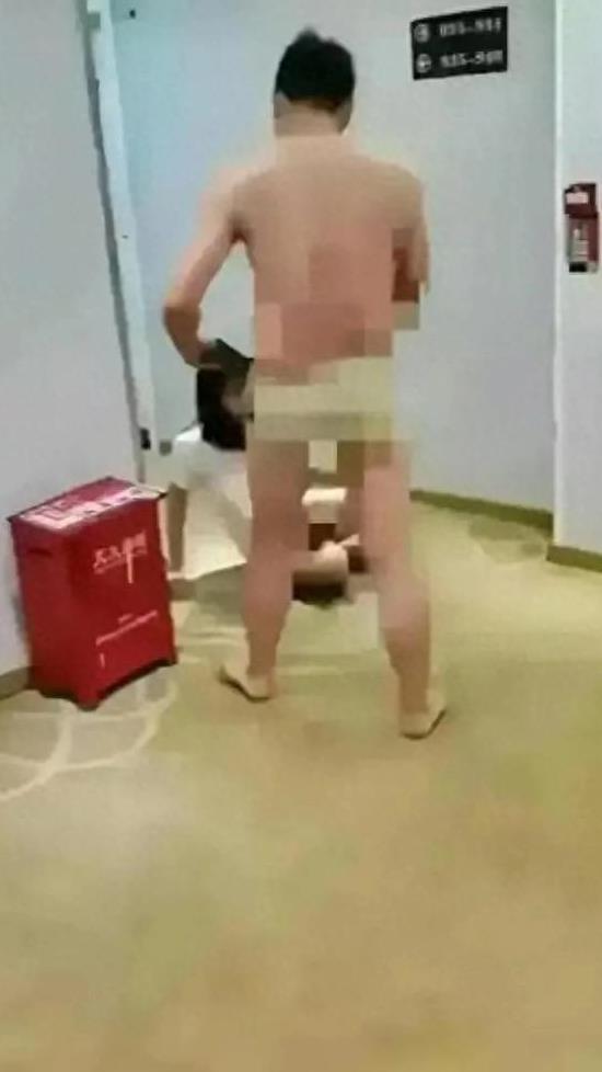好尴尬啊！宾馆楼道里的淫秽录像：对现代人道德的一种挑战！