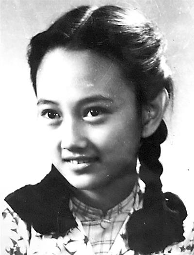 老照片:29位大明星的少女时代 个个像花骨朵般美丽 刘晓庆斗志昂扬