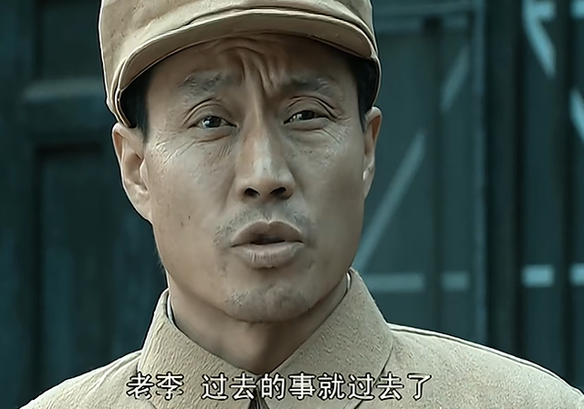 三刷《亮剑》后，才懂得身为师长的李云龙，为何敢顶撞王副军长