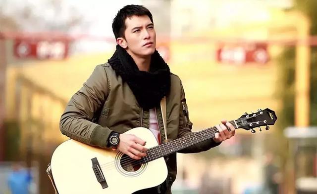 谁先爱上邱泽的