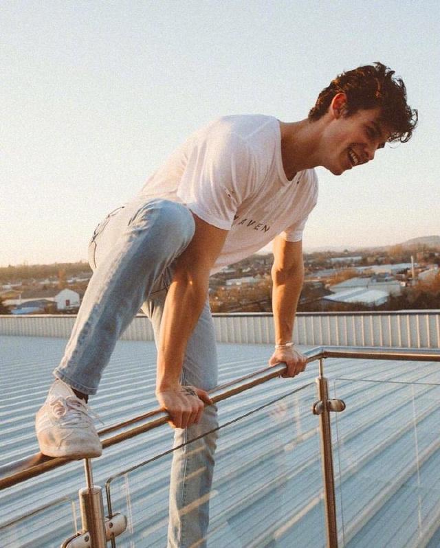 萌德沐浴在阳光下 最新写真满满的少年气息无敌帅