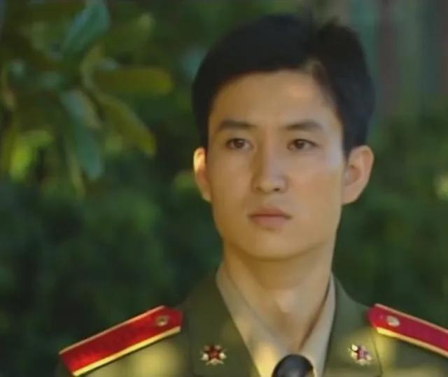 《凤在江湖》播出19年，男主因故退圈，两位女主生活美满