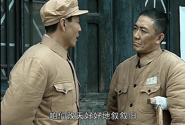 三刷《亮剑》后，才懂得身为师长的李云龙，为何敢顶撞王副军长