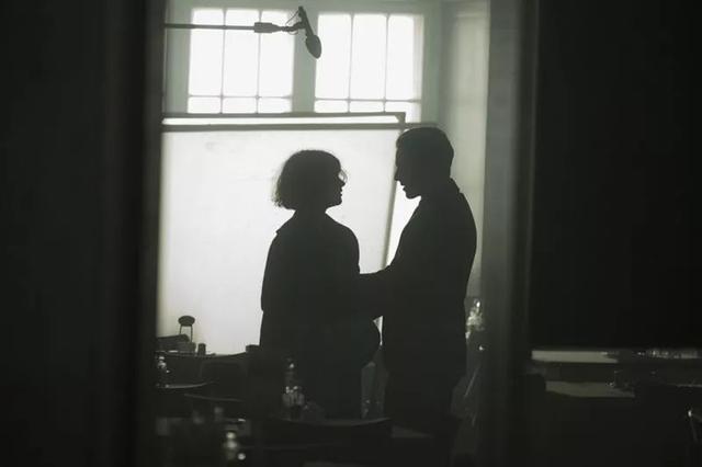 很多外媒说，《巴比伦柏林》是过去十年世界上最好的电视剧