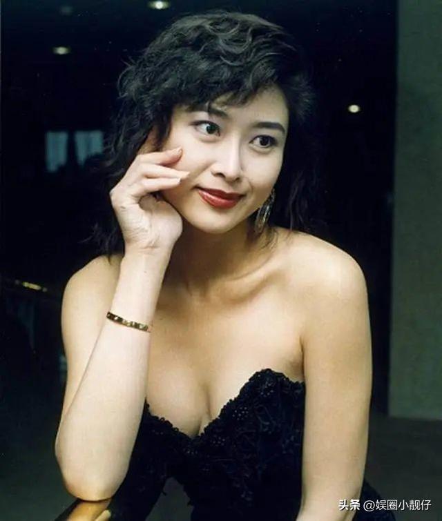 星女郎被母亲逼迫，一年拍10部“风月片”，为情疯癫29岁弃子跳楼