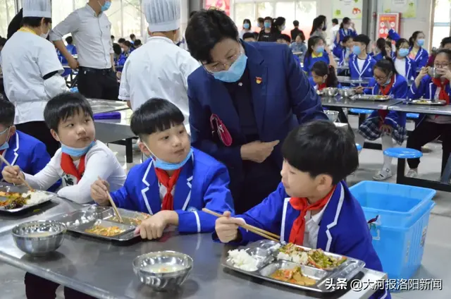 LYIS精神——洛阳国际学校致敬最美管理者