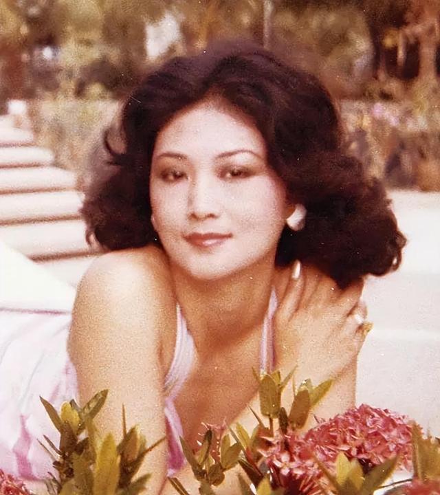 苗金凤是香港电视圈第一贵妇，前夫大她整整20岁，腰围只有66厘米